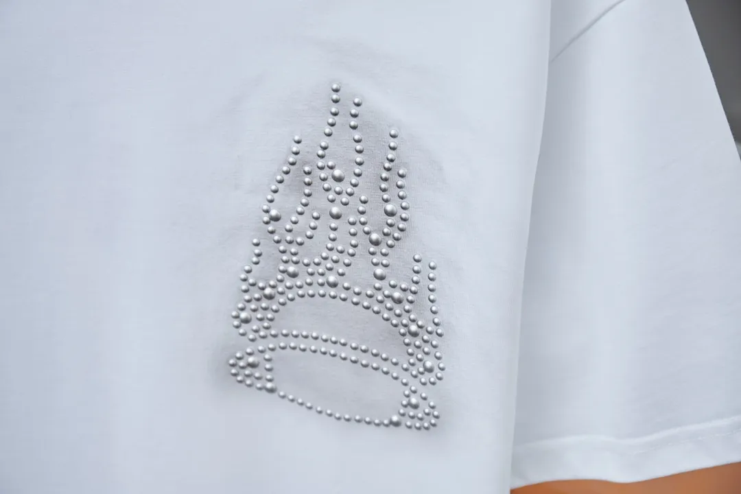 🅿️220 Ch*ome Hearte 25SS new style for early spring, short-sleeved Croix heart diamonds, light luxury, essential item for daily commuting for men and women, correct version, welcome to compare, detailed features · 320g 100% pure cotton double yarn jersey fabric · Special thickened 32 pieces of double-strand 1X1 thread in the same vat custom dyeing · Imported Australian matte pearlescent diamonds ➕ Artificial spray color · Double needle stitching and cross-stitching process · Original main mark, washed tag, brand moisture-proof paper packaging Color: black/white Size: S/M/L/XL